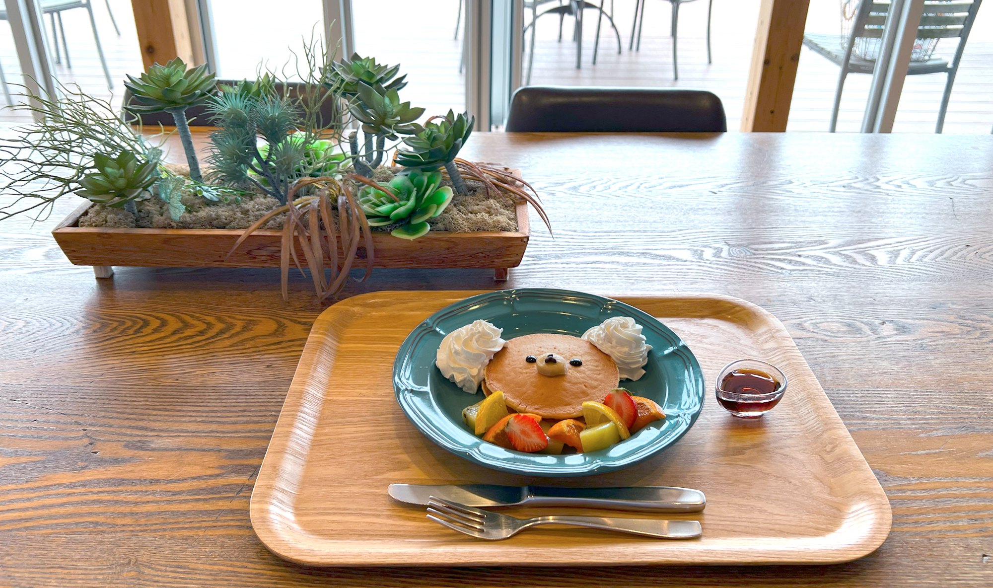 フルーツたっぷりクマさんパンケーキ